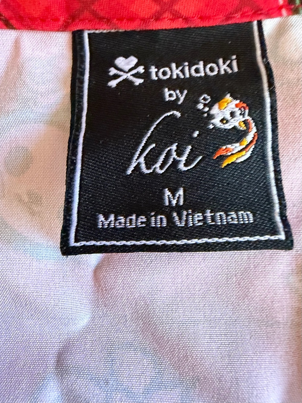 Tokidoki by Koi Holiday Character Scrub Top Women’s Medium Red Nurse Uniform - Picture 5 of 8